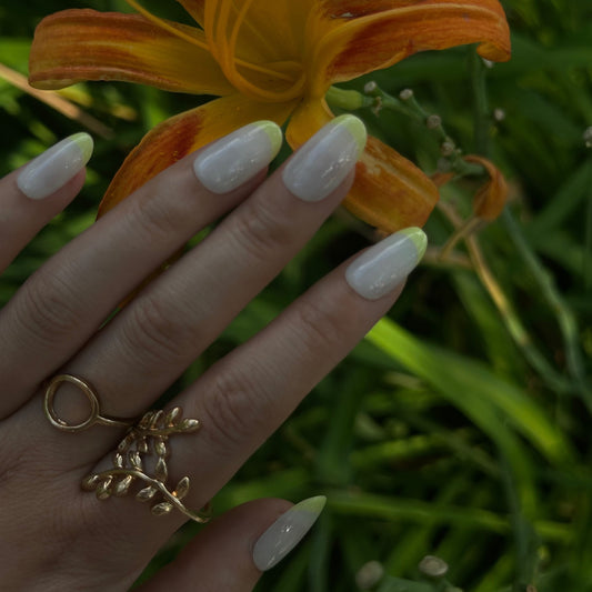 Banana Milk is a reusable handmade press-on nails set by Leme. These 2025 S/S01 5 nails feature a crisp white base complemented by vibrant neon yellow French tips, creating a striking and modern look. The set comes with multiple shapes and lengths. Crafted with high-quality materials, they ensure durability and a flawless finish, perfect for those seeking a bold yet sophisticated style. Ideal for adding a fresh, contemporary edge to any outfit.