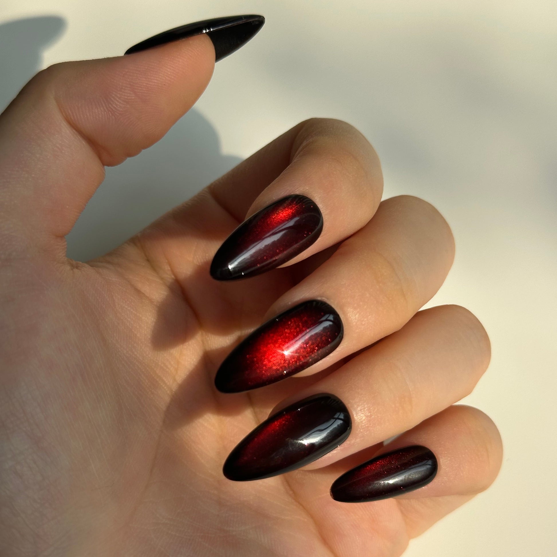 Rubine is a reusable handmade press-on nails set by Leme. It delivers salon-quality results with a striking black-red cat-eye design perfectly suited to medium almond shapes. Engineered from premium materials, these high-quality nails feature a flawless finish and secure adhesive tabs for reliable, all-day wear. The expertly sculpted almond profile flatters any fingertip while the bold two-tone pattern makes an instant impact. Apply in seconds for a polished, professional manicure without the salon visit—id