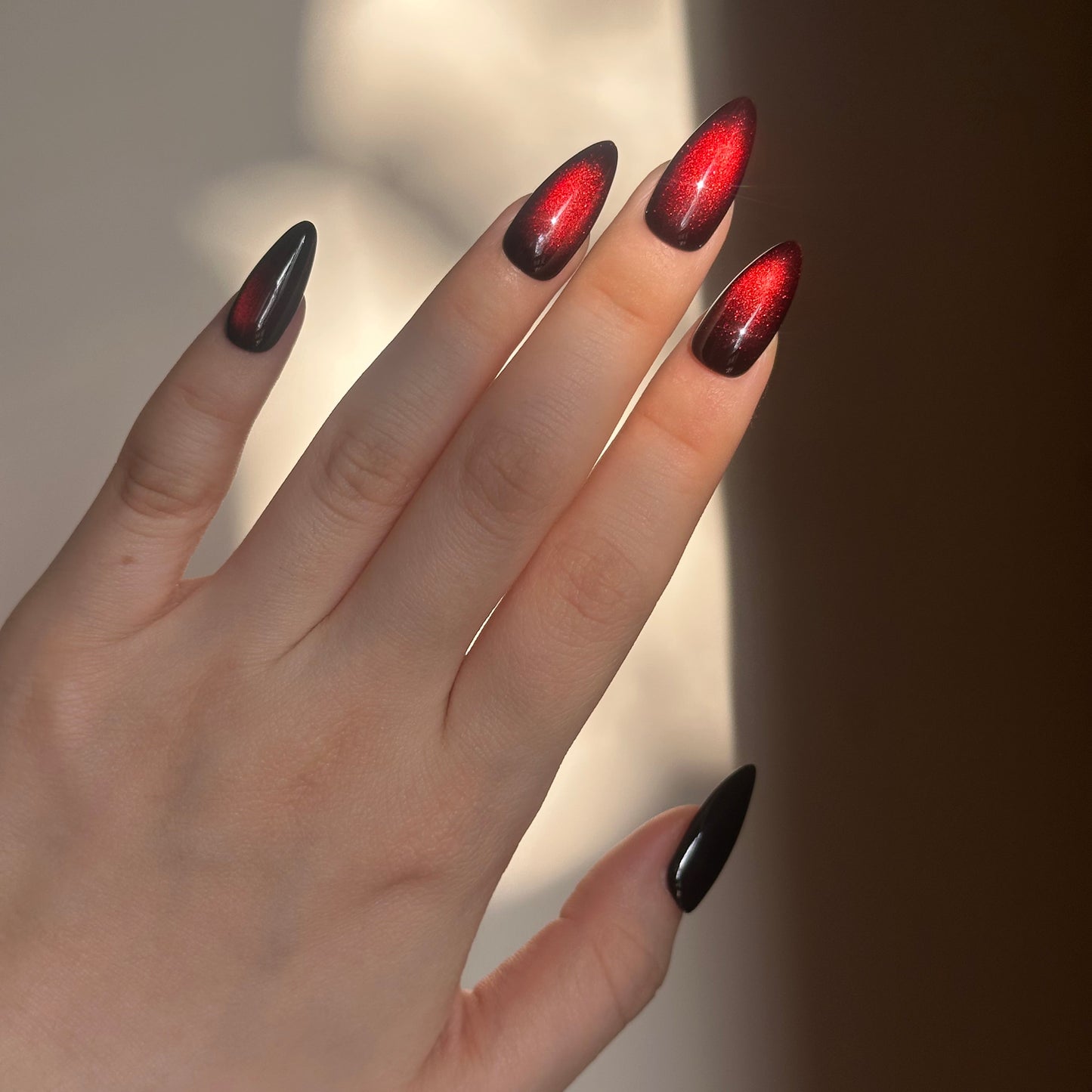 Rubine is a reusable handmade press-on nails set by Leme. It delivers salon-quality results with a striking black-red cat-eye design perfectly suited to medium almond shapes. Engineered from premium materials, these high-quality nails feature a flawless finish and secure adhesive tabs for reliable, all-day wear. The expertly sculpted almond profile flatters any fingertip while the bold two-tone pattern makes an instant impact. Apply in seconds for a polished, professional manicure without the salon visit—id