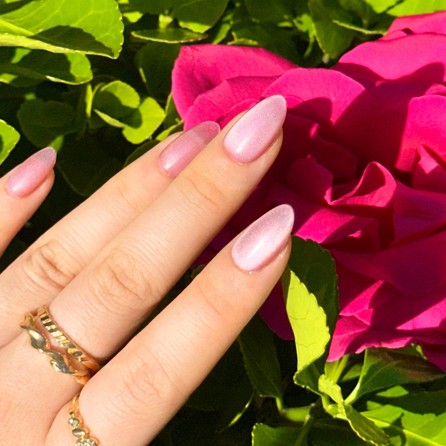 Strawberry Star is a reusable handmade press-on nails set by Leme. The set delivers effortless elegance with its pink fine cat-eye finish on a flattering almond shape. The design is perfect for Spring, offering a sophisticated look that transitions seamlessly from day to night. 