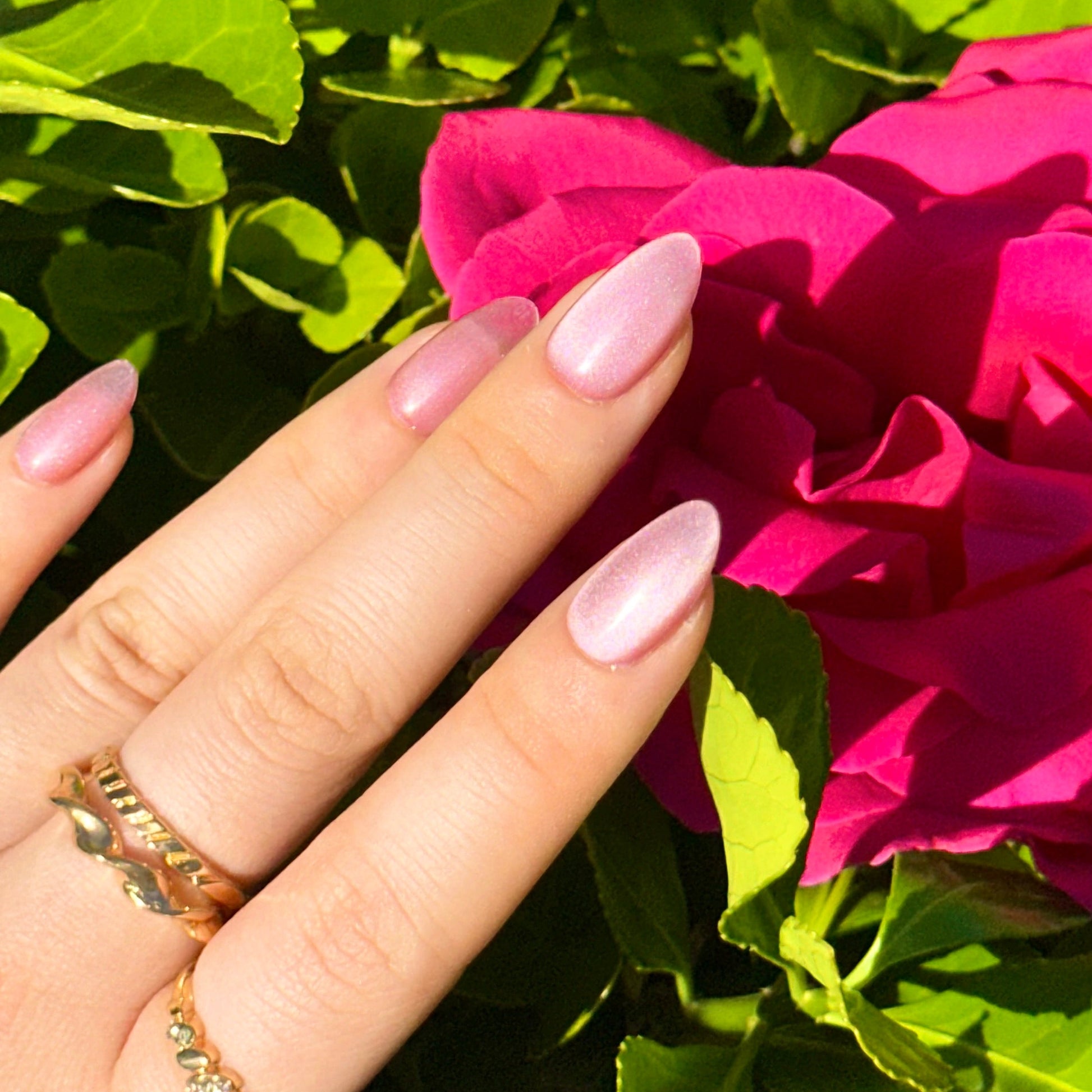 Strawberry Star is a reusable handmade press-on nails set by Leme. The set delivers effortless elegance with its pink fine cat-eye finish on a flattering almond shape. The design is perfect for Spring, offering a sophisticated look that transitions seamlessly from day to night. 