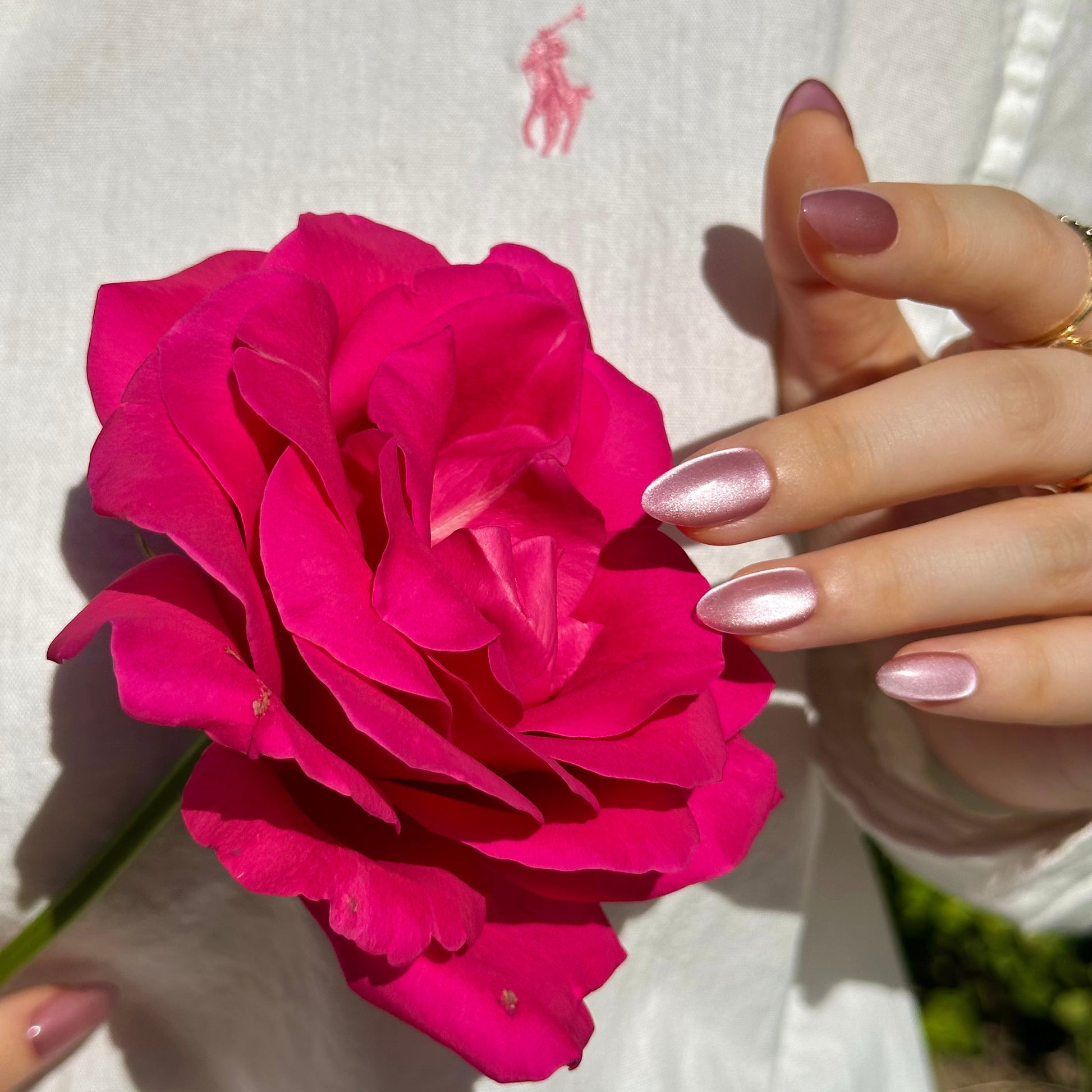 Strawberry Star is a reusable handmade press-on nails set by Leme. The set delivers effortless elegance with its pink fine cat-eye finish on a flattering almond shape. The design is perfect for Spring, offering a sophisticated look that transitions seamlessly from day to night. 