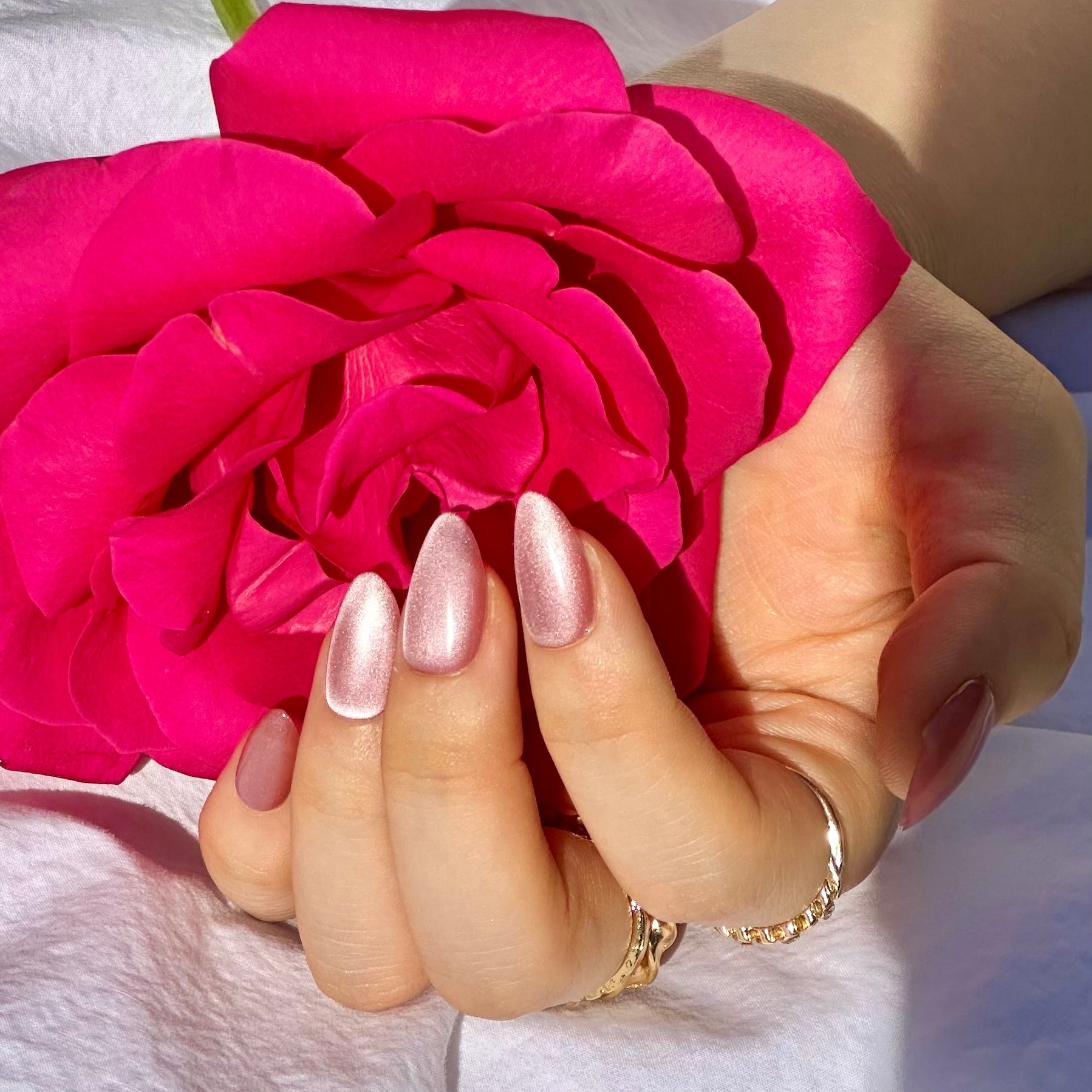 Strawberry Star is a reusable handmade press-on nails set by Leme. The set delivers effortless elegance with its pink fine cat-eye finish on a flattering almond shape. The design is perfect for Spring, offering a sophisticated look that transitions seamlessly from day to night. 