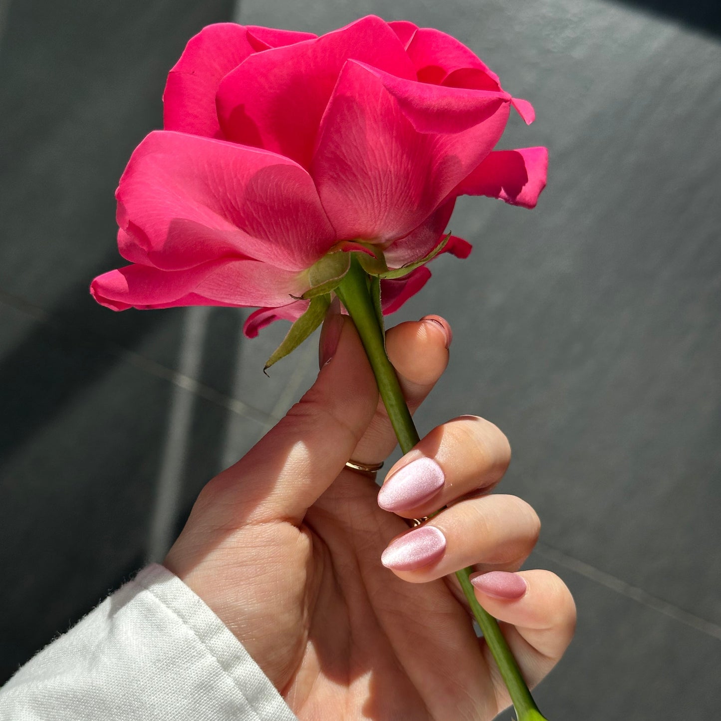 Strawberry Star is a reusable handmade press-on nails set by Leme. The set delivers effortless elegance with its pink fine cat-eye finish on a flattering almond shape. The design is perfect for Spring, offering a sophisticated look that transitions seamlessly from day to night. 